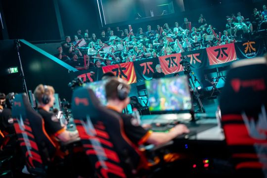 他在这里成 他在这里成